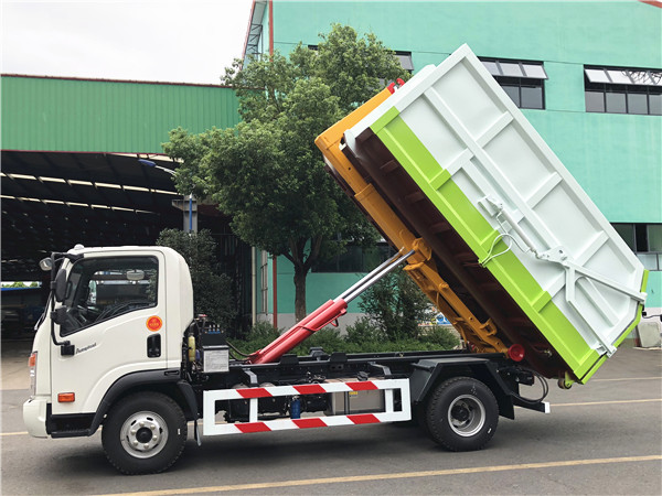 8噸大運(yùn)勾臂式垃圾車（黃牌）
